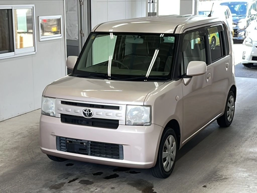 TOYOTA PIXIS SPACE