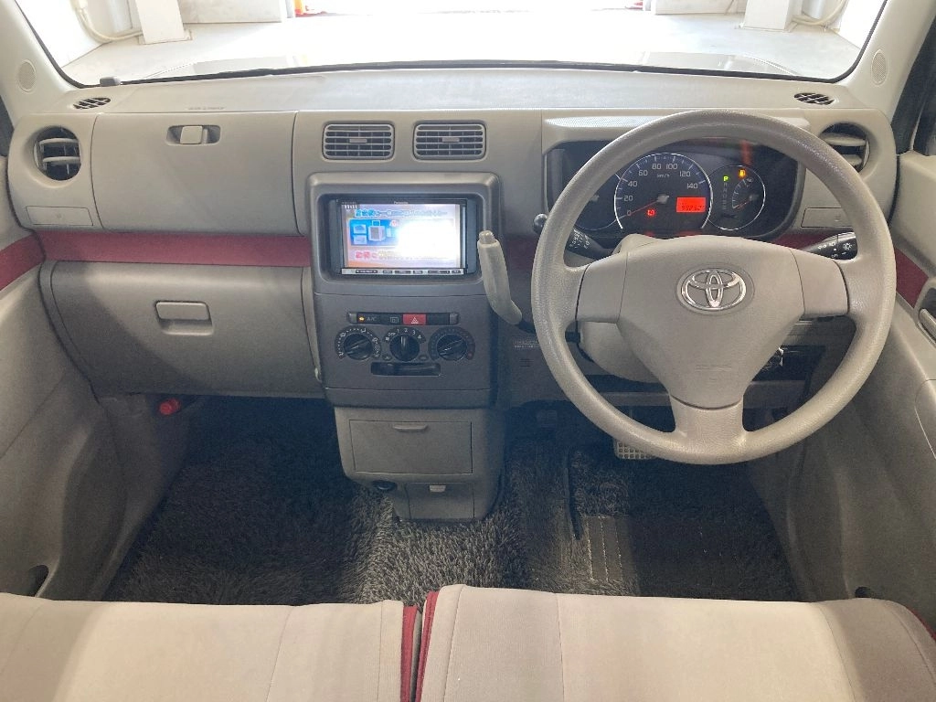 TOYOTA PIXIS SPACE