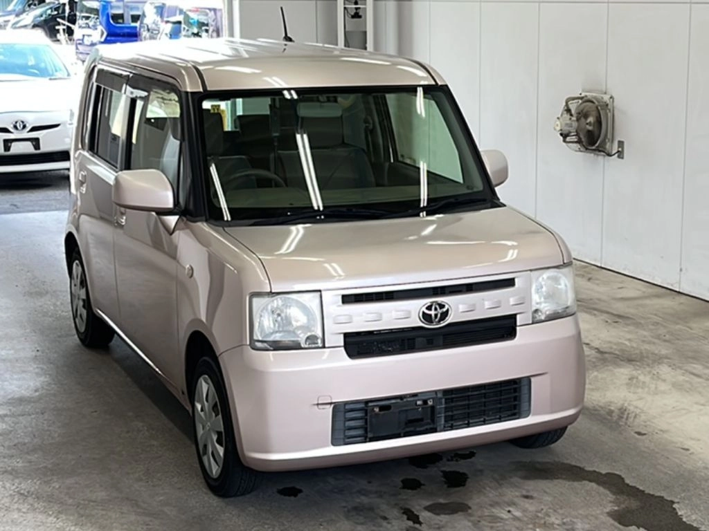 TOYOTA PIXIS SPACE