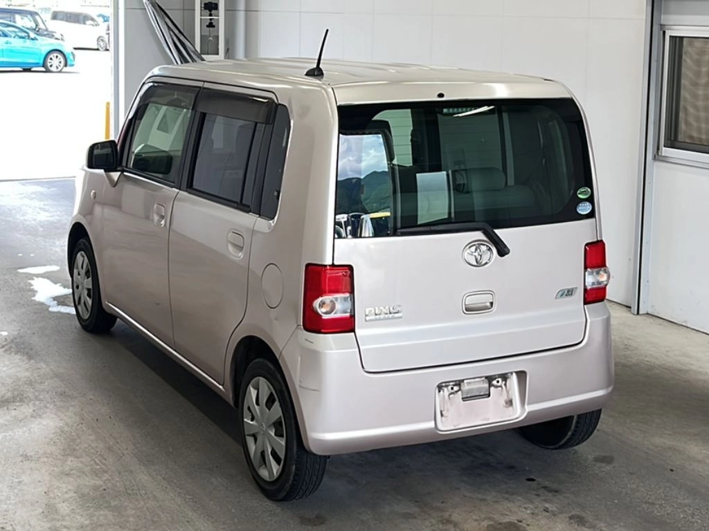 TOYOTA PIXIS SPACE