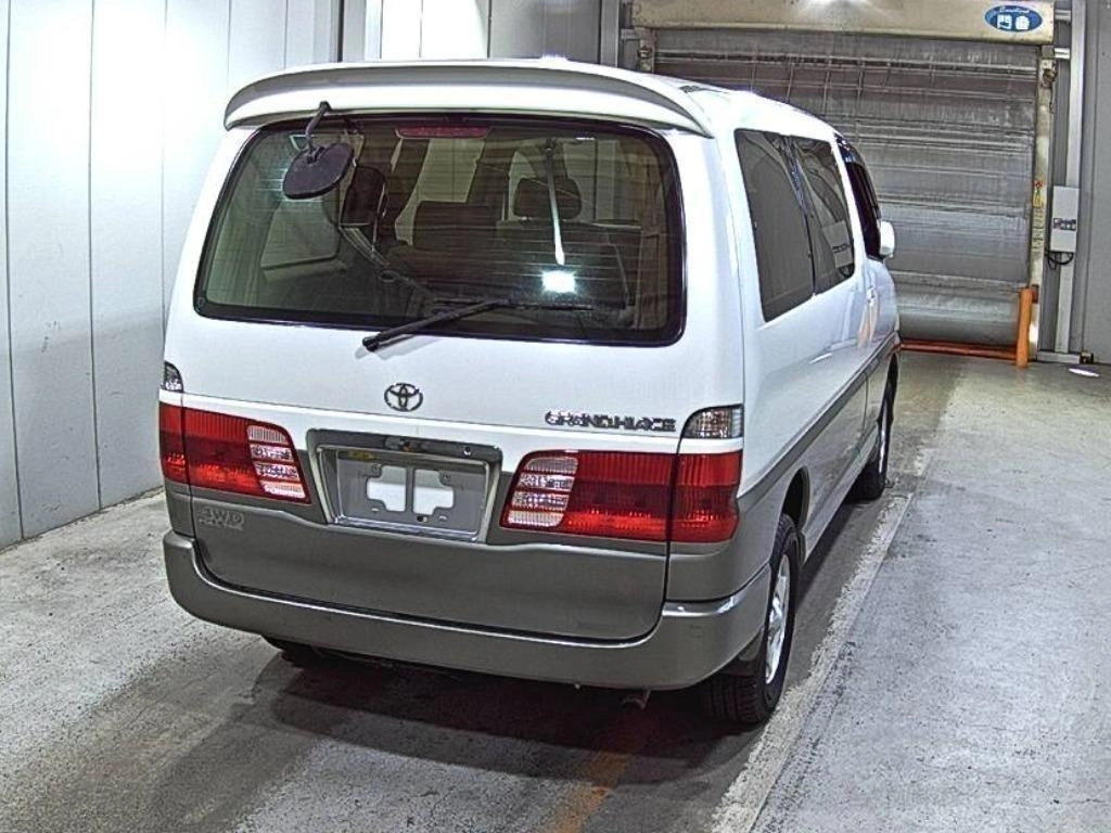 TOYOTA GRAND HIACE