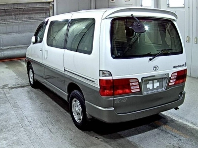 TOYOTA GRAND HIACE
