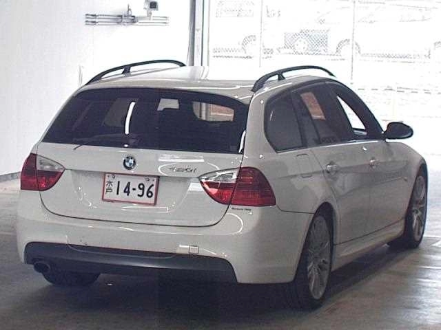 BMW 3 SERIES