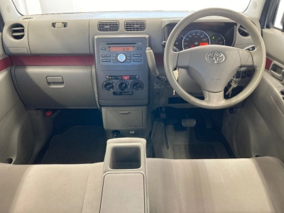 TOYOTA PIXIS SPACE