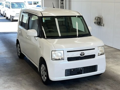 TOYOTA PIXIS SPACE