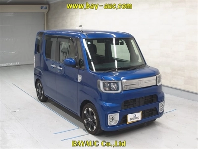 DAIHATSU WAKE