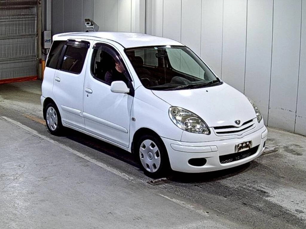 TOYOTA FUN CARGO