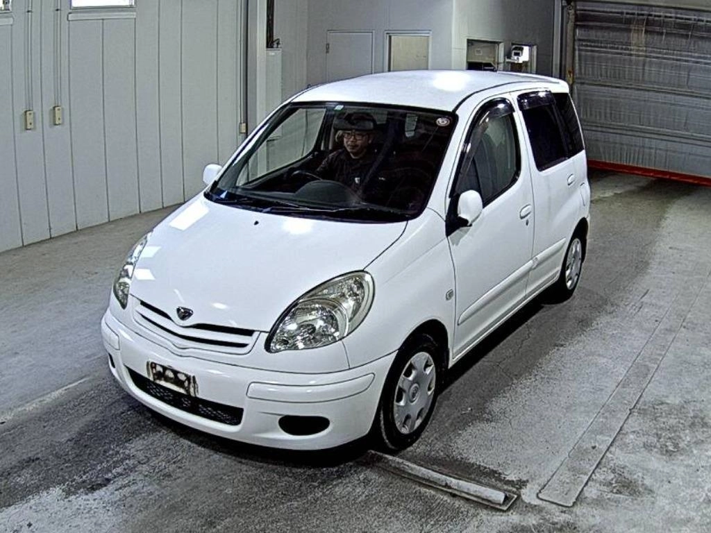 TOYOTA FUN CARGO