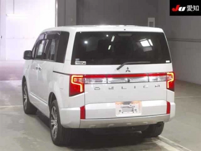 MITSUBISHI DELICA D:5
