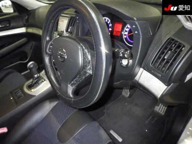 NISSAN SKYLINE