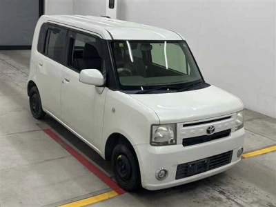 TOYOTA PIXIS SPACE
