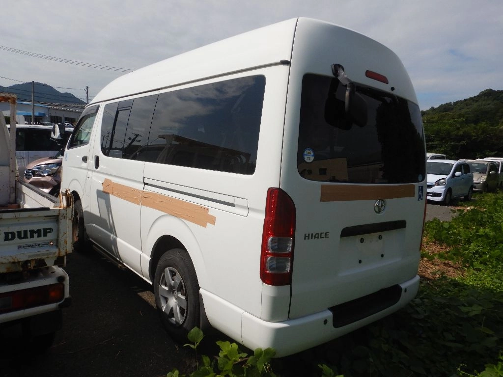 TOYOTA HIACE VAN