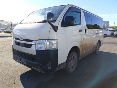 TOYOTA HIACE