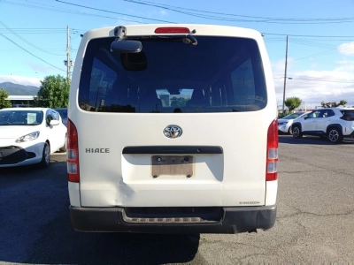 TOYOTA HIACE