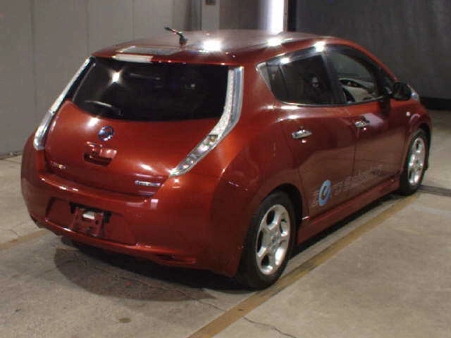 NISSAN LEAF