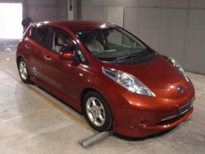 NISSAN LEAF