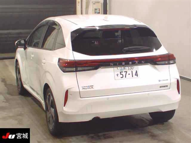 NISSAN AURA