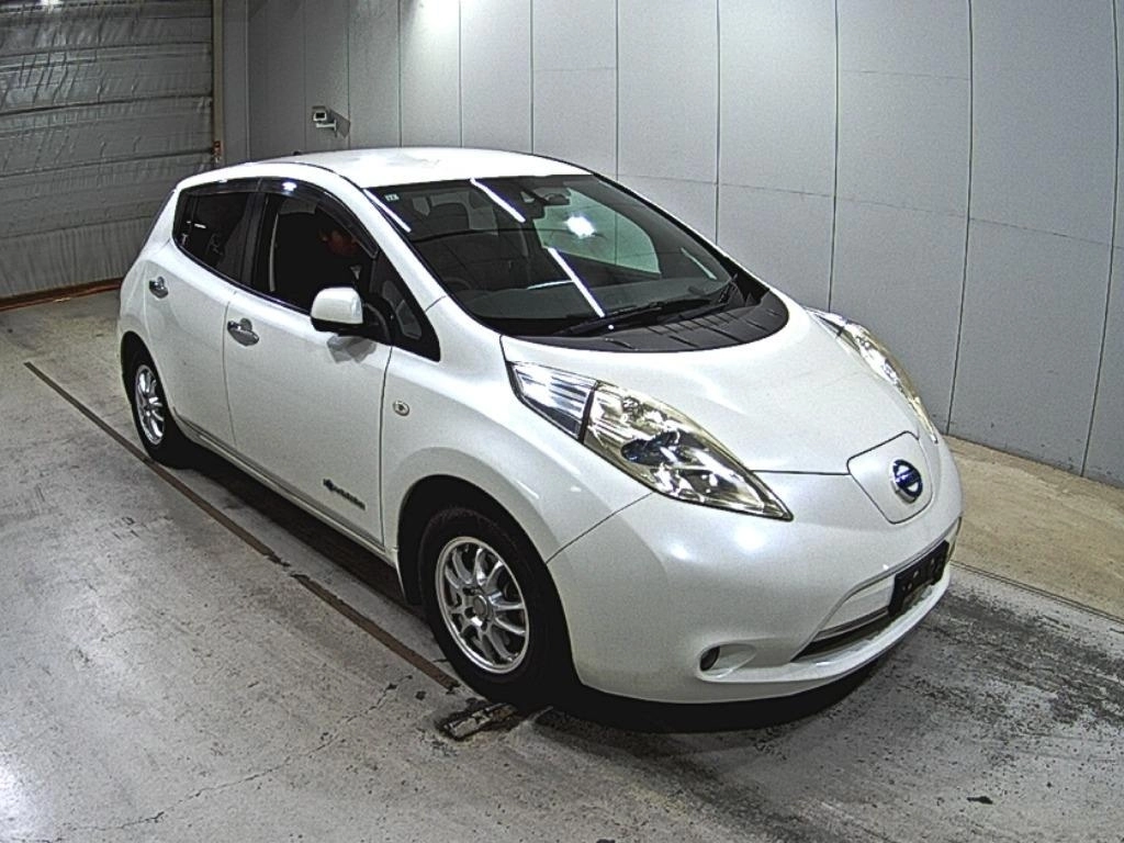 NISSAN LEAF