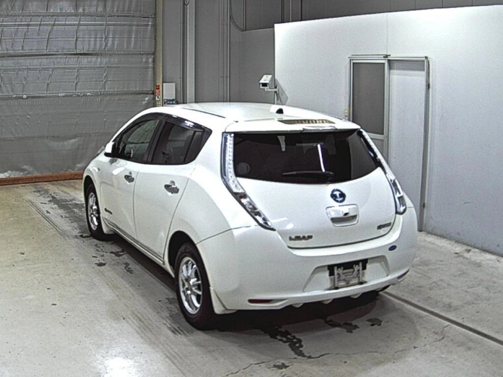 NISSAN LEAF