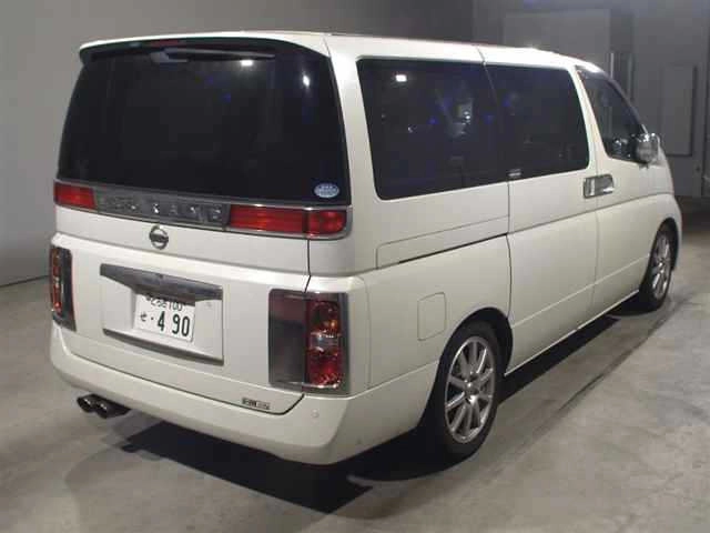 NISSAN ELGRAND