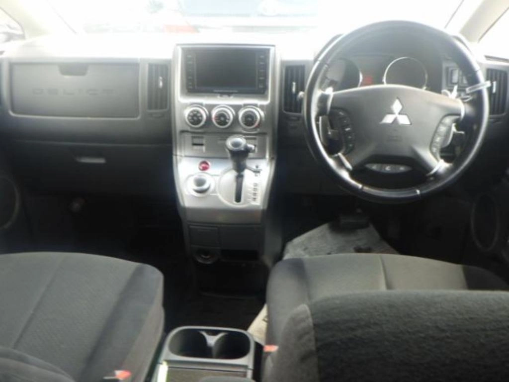 MITSUBISHI DELICA D:5