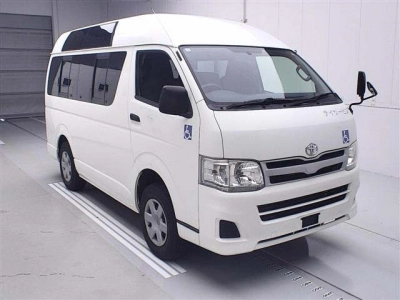 TOYOTA HIACE