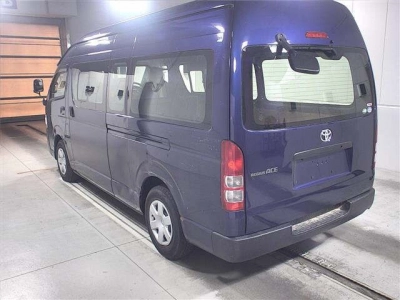 TOYOTA REGIUS ACE