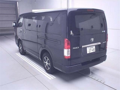 TOYOTA HIACE