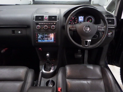 VOLKSWAGEN GOLF TOURAN