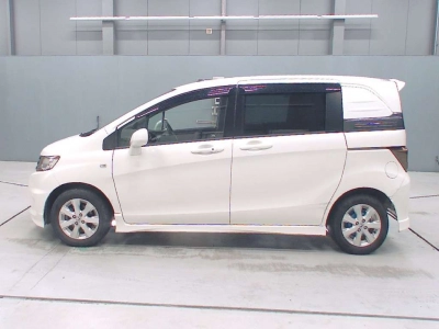 HONDA FREED SPIKE