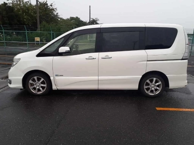 NISSAN SERENA