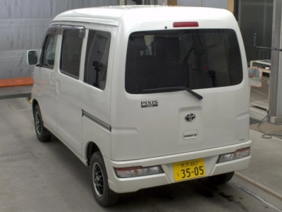 TOYOTA PIXIS VAN