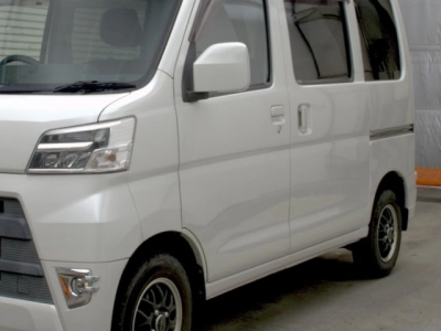 TOYOTA PIXIS VAN