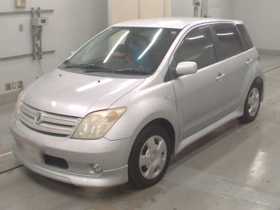 TOYOTA IST