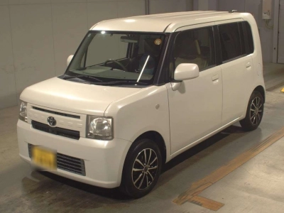 TOYOTA PIXIS SPACE
