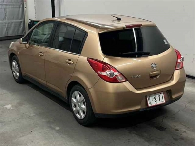 NISSAN TIIDA