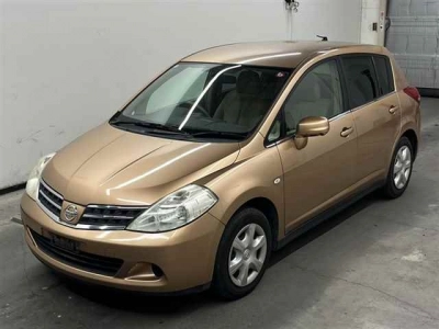 NISSAN TIIDA