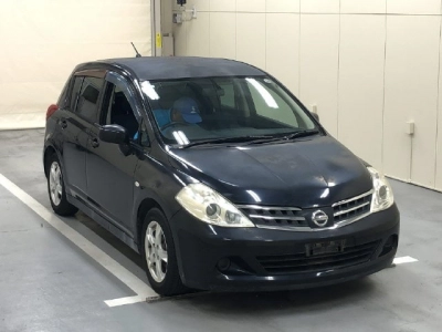 NISSAN TIIDA