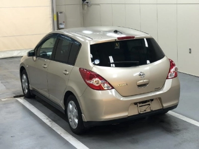 NISSAN TIIDA