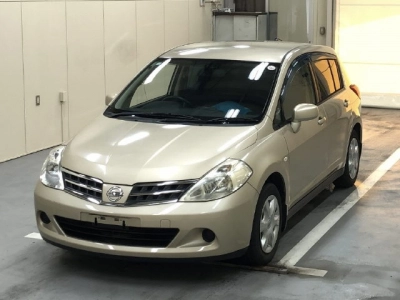NISSAN TIIDA