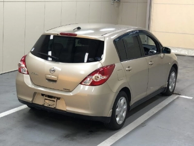 NISSAN TIIDA