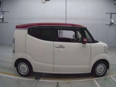 HONDA N-BOX SLASH