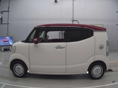 HONDA N-BOX SLASH