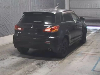 MITSUBISHI RVR
