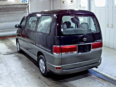 TOYOTA HIACE REGIUS