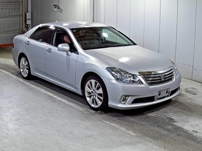 TOYOTA CROWN HYBRID