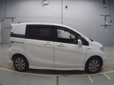 HONDA FREED SPIKE HYBRID