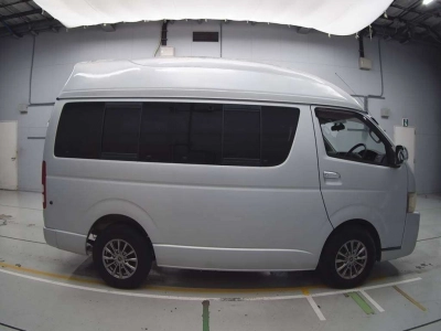 TOYOTA HIACE WAGON