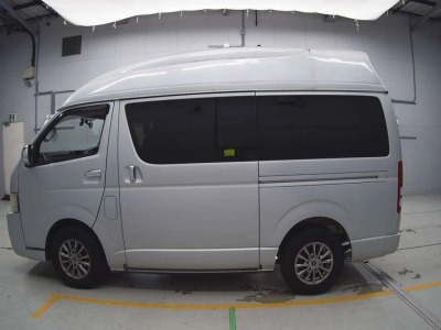 TOYOTA HIACE WAGON