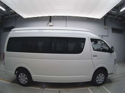TOYOTA HIACE WAGON